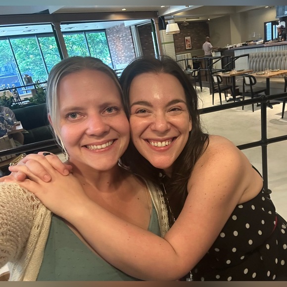 Meet your Posher, Allix - Picture 2 of 6